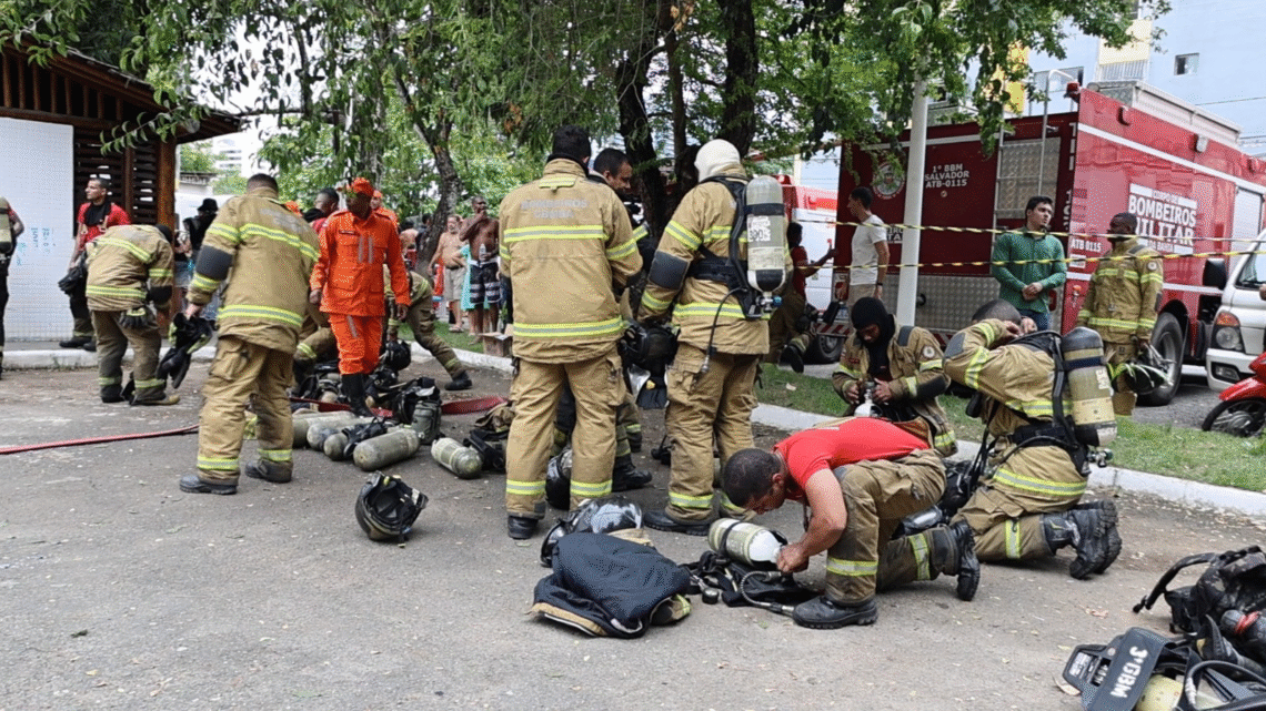 Incêndio no Stiep mobiliza mais de 50 bombeiros após explosão Incêndio no Stiep mobiliza mais de 50 bombeiros após explosão