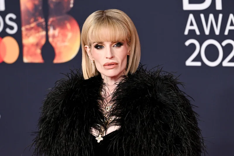 Após ser comparada com um cadáver, Kelly Osbourne brilha no BRIT Awards 2026