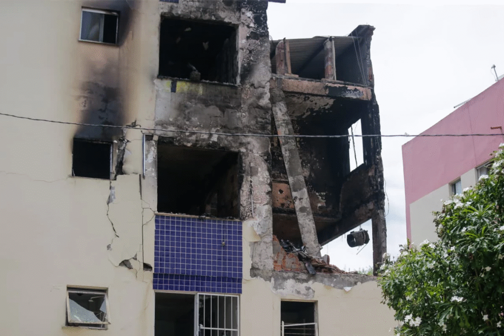 Codesal avalia prédio após explosão no Stiep e descarta demolição total. Confira detalhes sobre a recuperação da estrutura e o retorno dos moradores.