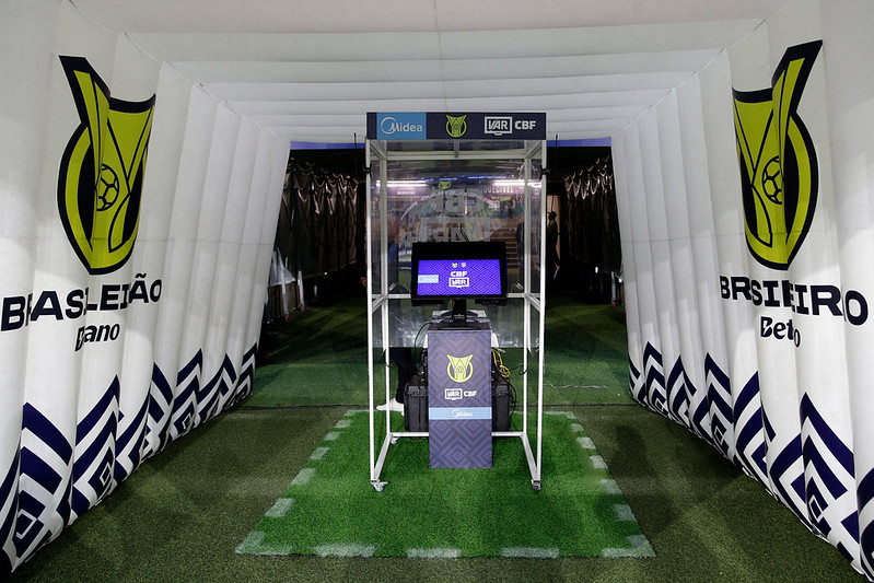 Futebol terá novas regras contra a cera na Copa de 2026. Confira as mudanças da Ifab: contagem de 5 segundos, VAR ampliado e limites em trocas.