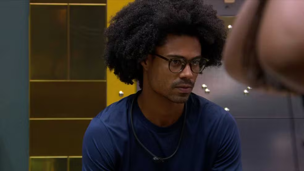 Breno é eliminado no Paredão falso e vai para o Quarto Secreto no BBB 26. Ele foi o mais votado para ganhar informações privilegiadas.