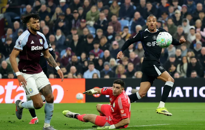 João Pedro faz hat-trick na vitória do Chelsea sobre o Aston Villa por 4 a 1. Confira os gols e os detalhes do jogo da Premier League hoje.