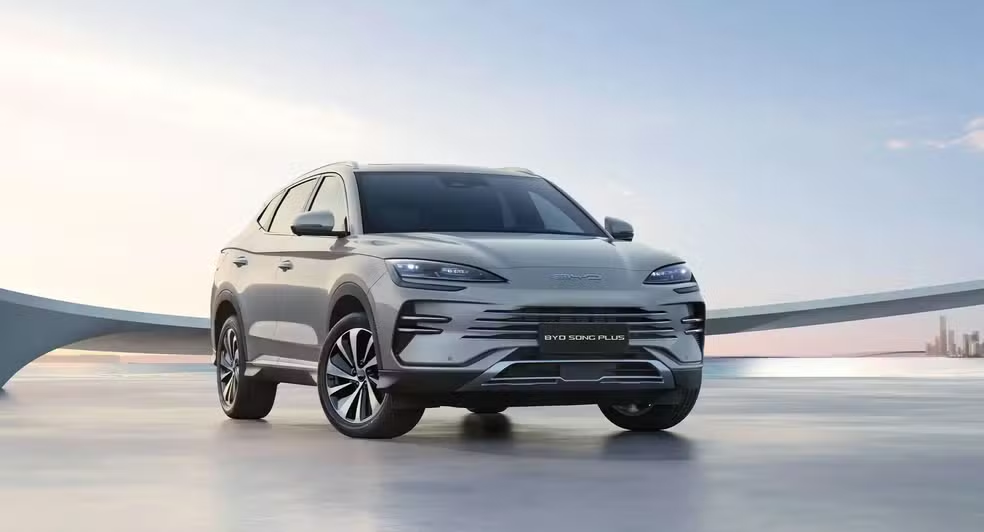 Conheça o novo BYD Song Plus 2027 Turbo. SUV híbrido com motor 1.5 turbo, bateria maior e 99 km de autonomia elétrica por R$ 249.990.