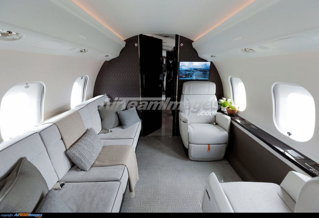 Ibrahim Mahama recebe jato Bombardier Global 6500 de US$ 70 milhões. Irmão do presidente de Gana gera polêmica com nova aeronave de luxo hoje.