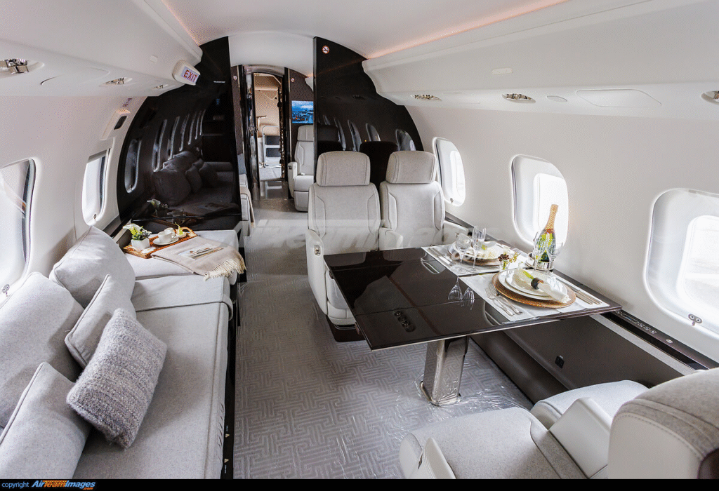 Ibrahim Mahama recebe jato Bombardier Global 6500 de US$ 70 milhões. Irmão do presidente de Gana gera polêmica com nova aeronave de luxo hoje.