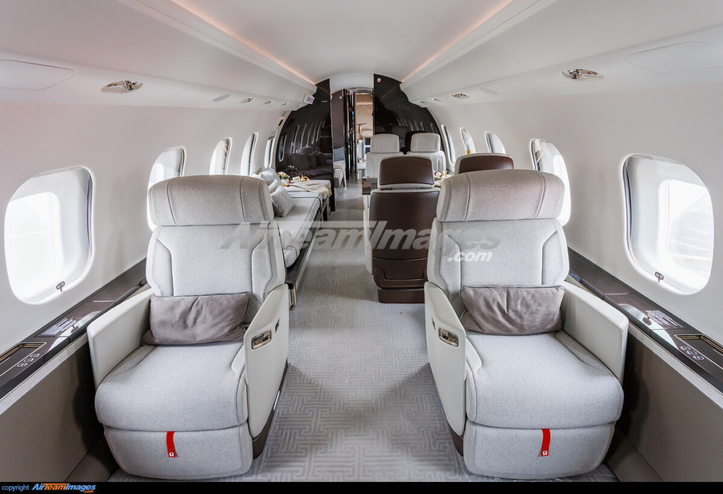 Ibrahim Mahama recebe jato Bombardier Global 6500 de US$ 70 milhões. Irmão do presidente de Gana gera polêmica com nova aeronave de luxo hoje.