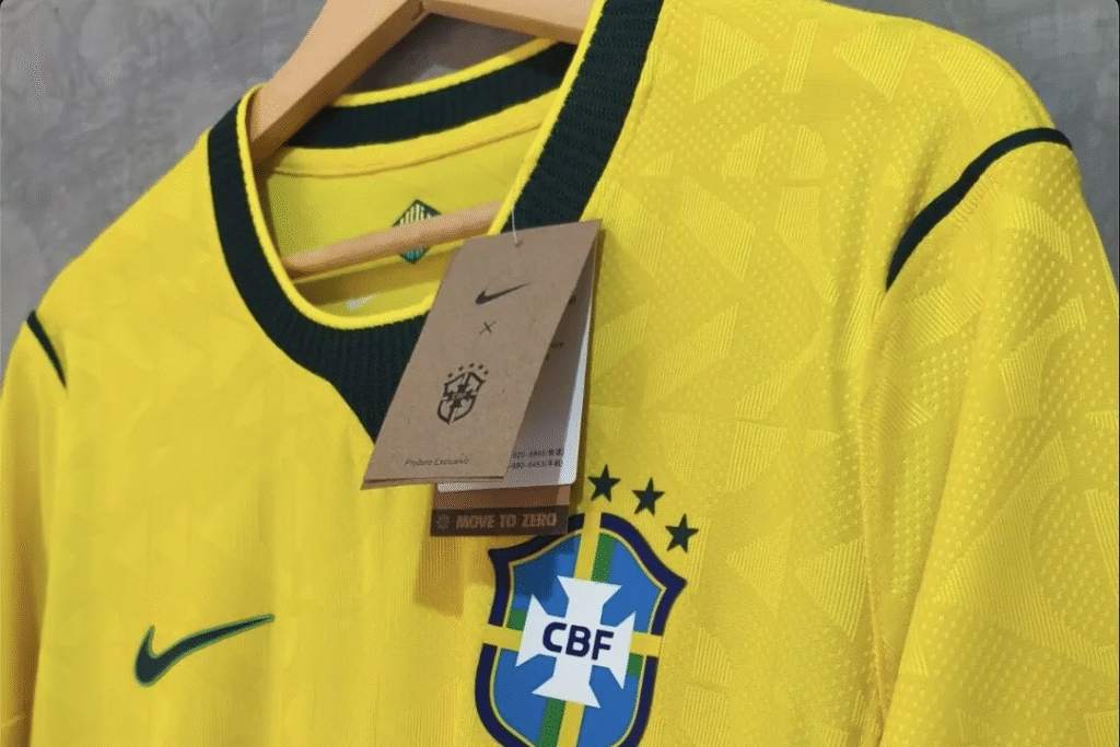 Uniforme do Brasil para a Copa do Mundo de 2026 é revelado; veja imagens da nova camisa inspirada em 1970 e o modelo azul da marca Jordan. Confira as datas.