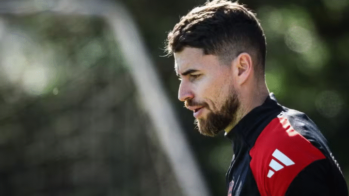 “Fomos pegos de surpresa”, revela capitão rubro-negro Jorginho sobre Filipe Luís