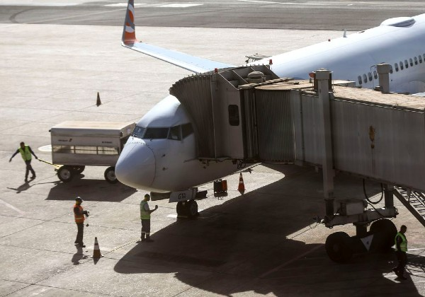 Voo de Guarulhos para Fernando de Noronha é desviado após ameaça de bomba