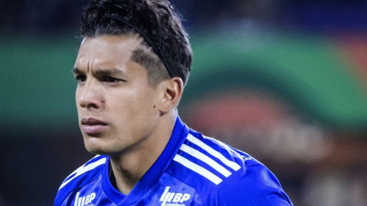 Lucas Romero tem fratura na costela confirmada; Cruzeiro explica lesão