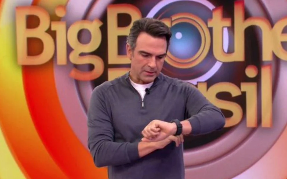 Saiba qual o horário do BBB 26 neste domingo (15/03). Reality passa por mudança devido ao Oscar e terá formação de Paredão ao vivo às 13h50.
