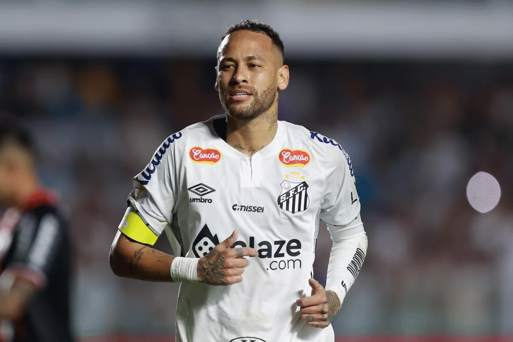 Entenda por que Neymar não joga contra o Mirassol hoje (10/03). Veja o comunicado do Santos sobre o desgaste muscular do atleta e a preparação para o clássico.