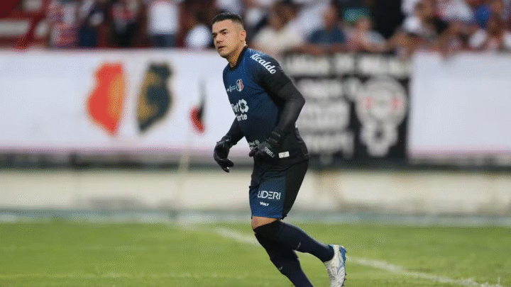 Saiba quem deixa o Santa Cruz: Clube inicia limpa no elenco para 2026