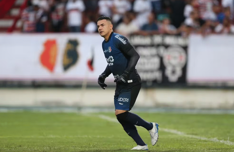 Saiba quem deixa o Santa Cruz: Clube inicia limpa no elenco para 2026