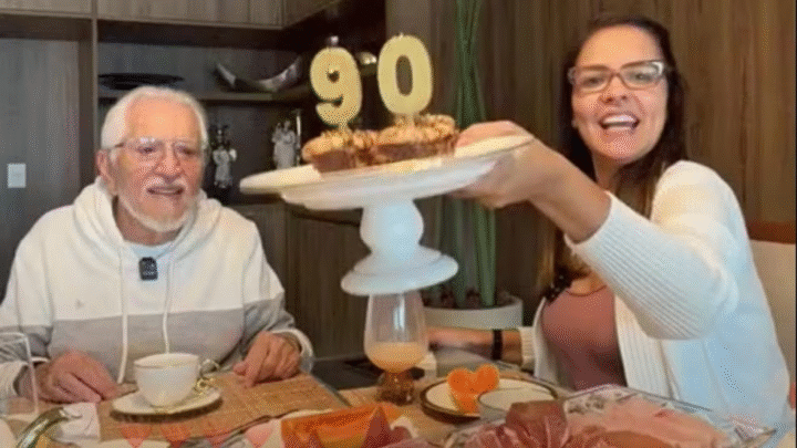 Em casa, Carlos Alberto de Nóbrega comemora chegada dos 90 anos