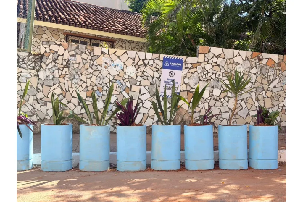 Limpurb instala Ponto Verde na Boca do Rio para acabar com descarte de lixo irregular. Veja horários de coleta e detalhes da revitalização hoje.