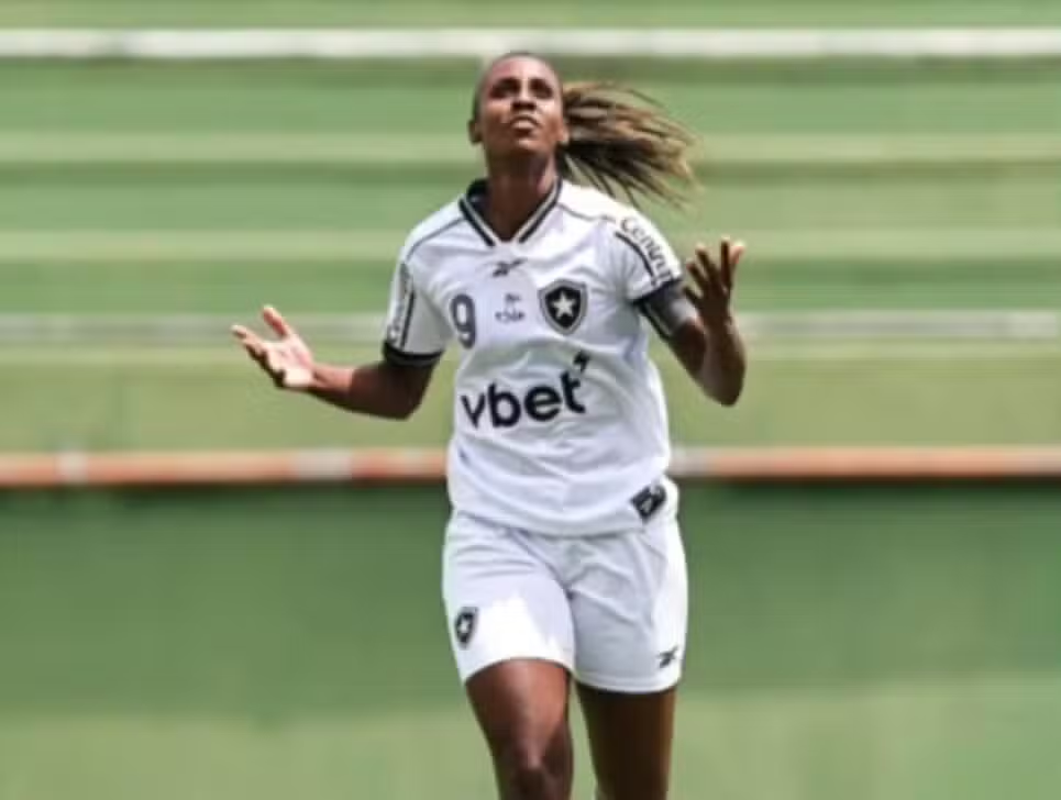Saiba onde assistir Botafogo x Flamengo feminino ao vivo hoje (13/03). Veja as prováveis escalações e o horário do clássico pelo Brasileirão Feminino 2026.