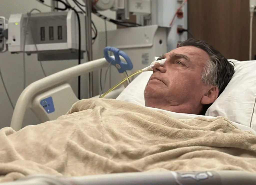 Jair Bolsonaro é internado na UTI em Brasília com broncopneumonia bacteriana. Confira o estado de saúde do ex-presidente e detalhes do boletim médico hoje (13/03).