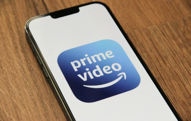 Amazon Prime Video aumenta o preço do plano sem anúncios nos EUA para US$ 4,99 e lança recursos 4K. Veja o que muda e o impacto no Brasil em 2026.