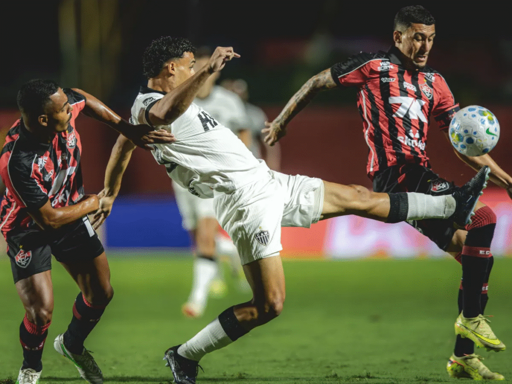 Confira como foi Vitória e Atlético pelo Brasileirão 2026. Veja o resumo dos gols, destaques e o placar final no Barradão.