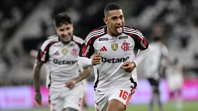 Flamengo vence o Botafogo por 3 a 0 no Nilton Santos em clássico do Brasileirão