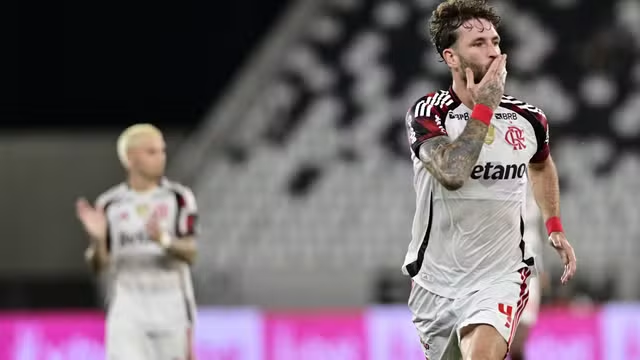 Flamengo vence o Botafogo por 3 a 0 no Nilton Santos com gols de Samuel Lino, Léo Pereira e Pedro em noite inspirada.