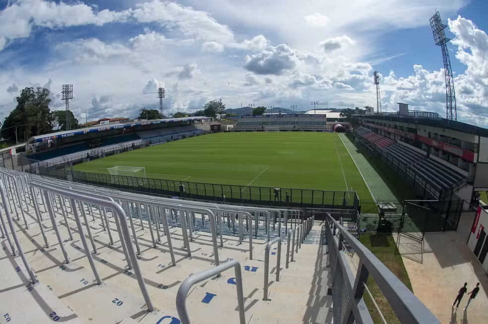 Bragantino x São Paulo se enfrentam pelo Brasileirão. Veja onde assistir, escalações e informações do líder invicto.