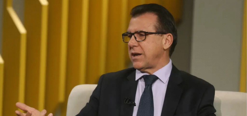 Ministro Luiz Marinho nega compensação a empresas pelo fim da escala 6x1. Governo defende jornada de 40 horas em 2026. Saiba mais.