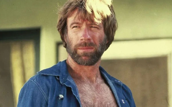 Chuck Norris morre aos 86 anos no Havaí. Família confirma falecimento do ícone de ação e artes marciais nesta sexta (20).