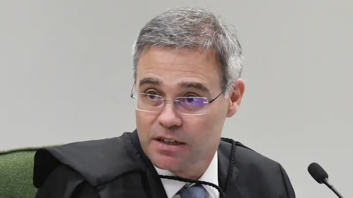 Voo de André Mendonça é interrompido: entenda o que aconteceu com o ministro