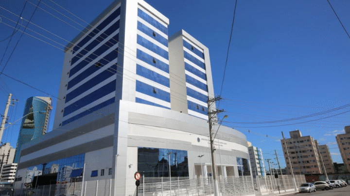 Concursos públicos abertos: veja onde estão as melhores vagas e salários