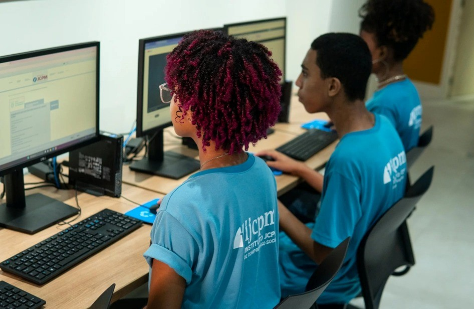 IJCPM encerra inscrições para 275 vagas em cursos gratuitos em Salvador hoje, 20/03. Inscreva-se em IA, Inglês e Mídias Sociais.