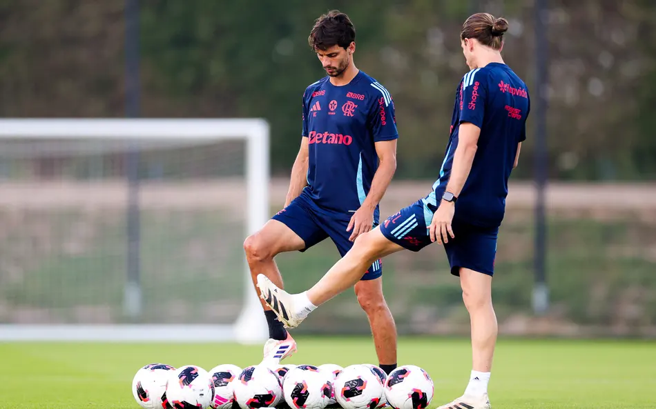 Rodrigo Caio pede demissão e deixa o Flamengo nesta terça (03/03). Ex-zagueiro sai da comissão técnica após a demissão de Filipe Luís.