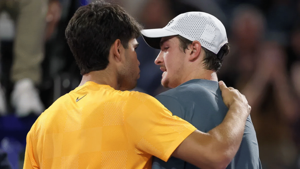 Carlos Alcaraz elogia João Fonseca após vitória em Miami. Veja o recado do espanhol e a análise do brasileiro.