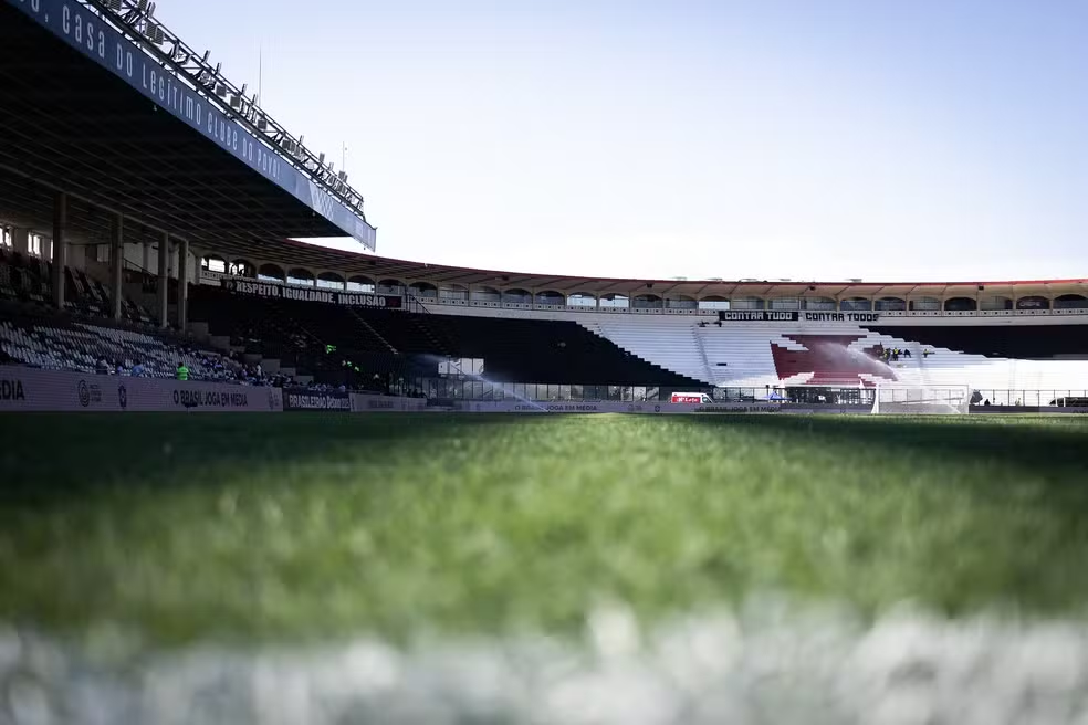 Saiba tudo sobre Vasco x Grêmio: onde assistir, horário e escalações da 8ª rodada do Brasileirão neste domingo (22).