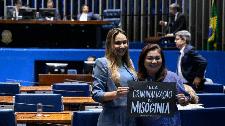 Senado aprova projeto que torna o crime de misoginia equivalente ao racismo