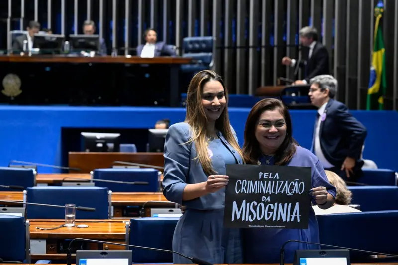 Senado aprova projeto que torna o crime de misoginia equivalente ao racismo