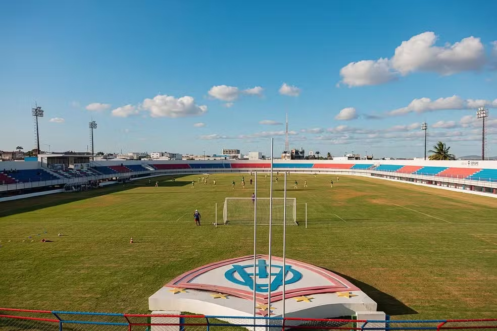 Itabaiana x CRB estreiam no Nordestão nesta quarta (25). Veja onde assistir, horário e as prováveis escalações.