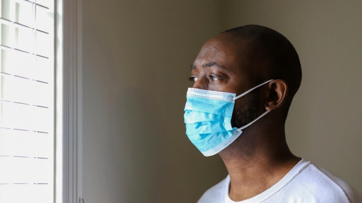 Uso de máscaras de volta? Entenda a nova estratégia de prevenção que pode afetar brasileiros