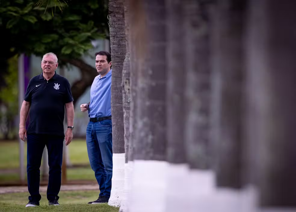 Corinthians desiste de reforços e fecha elenco para a Libertadores. Confira por que Arthur Cabral e Renê não vêm.