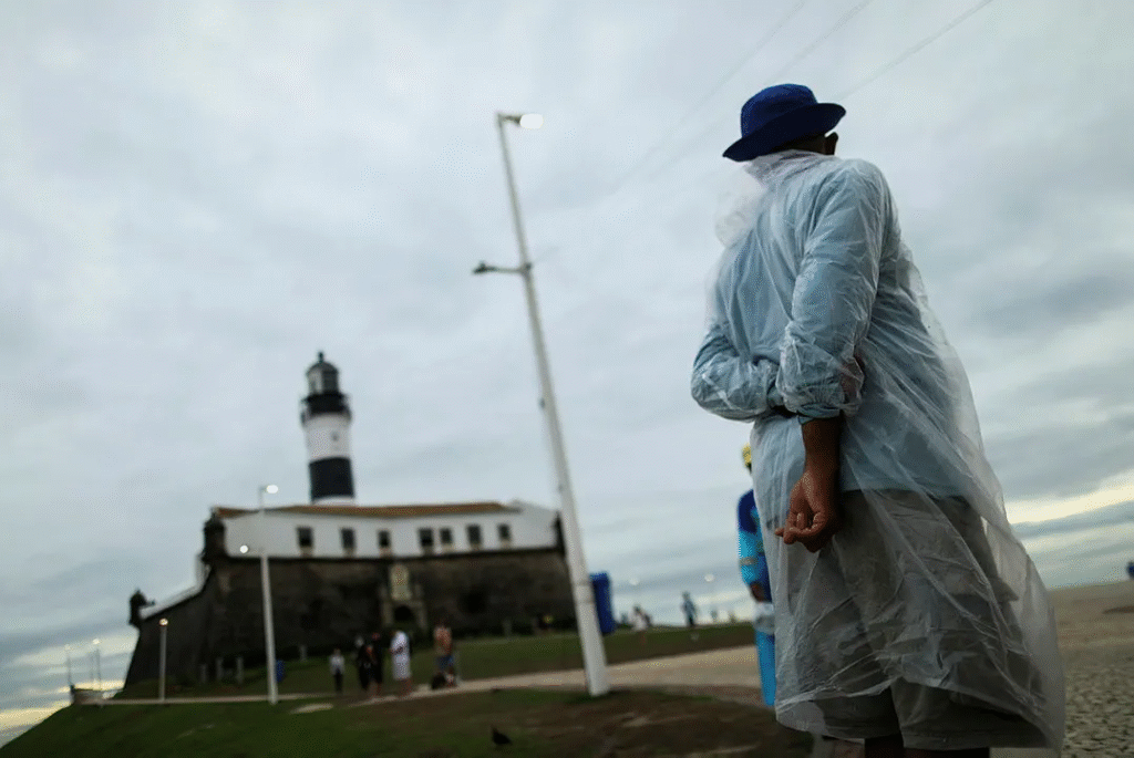 Tempo em Salvador: fim de semana terá chuva forte e trovoadas. Confira as temperaturas e o volume de água.