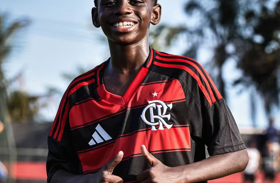 Joia do Flamengo de 12 anos brilha em mundial e recebe elogio de Filipe Luís