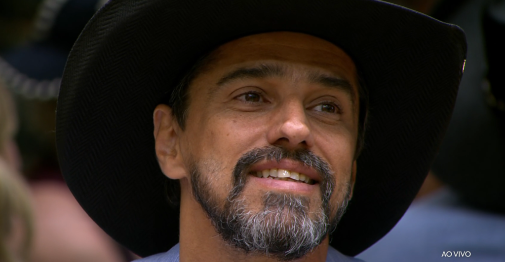 Alberto Cowboy é eliminado do BBB 26 com 67,95% dos votos e perde prêmio de luxo. Veja o discurso de Tadeu Schmidt.