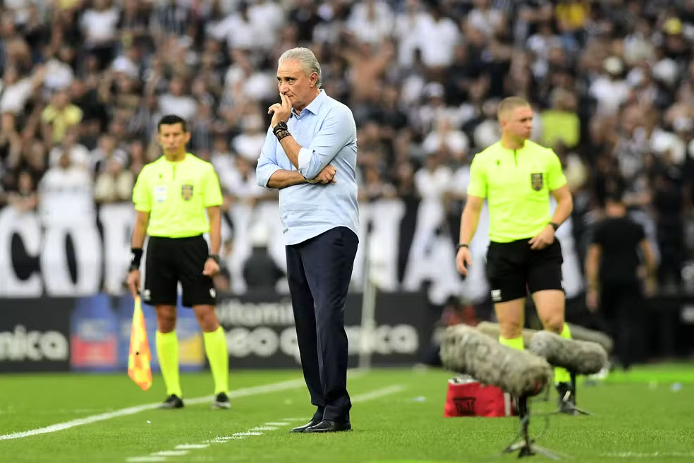 Corinthians define Tite e Fernando Diniz como alvos para substituir Dorival Júnior. Veja os detalhes da negociação.