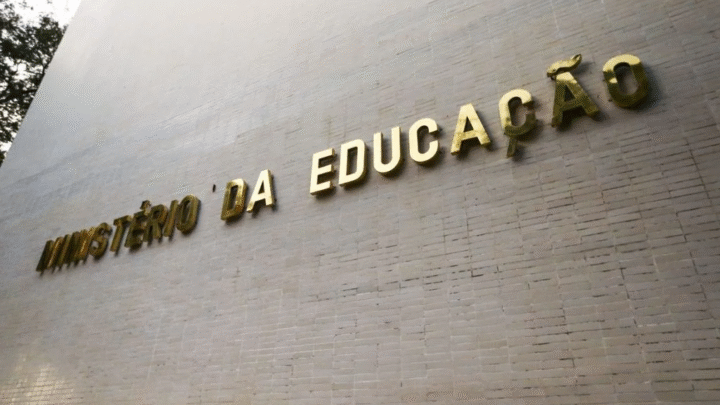 MEC Livros: saiba como baixar e ler oito mil títulos de graça agora