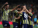 Gustavo Henrique e companheiros comemoram gol do Fenerbahçe — Foto: Getty Images