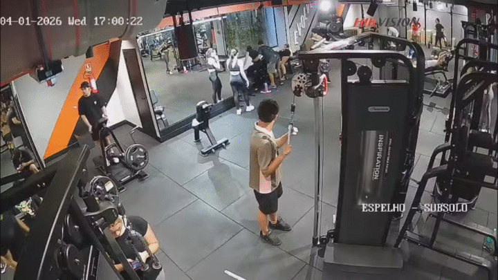 Aluna de academia sogre acidente em equipamento e quebra os dois joelhos