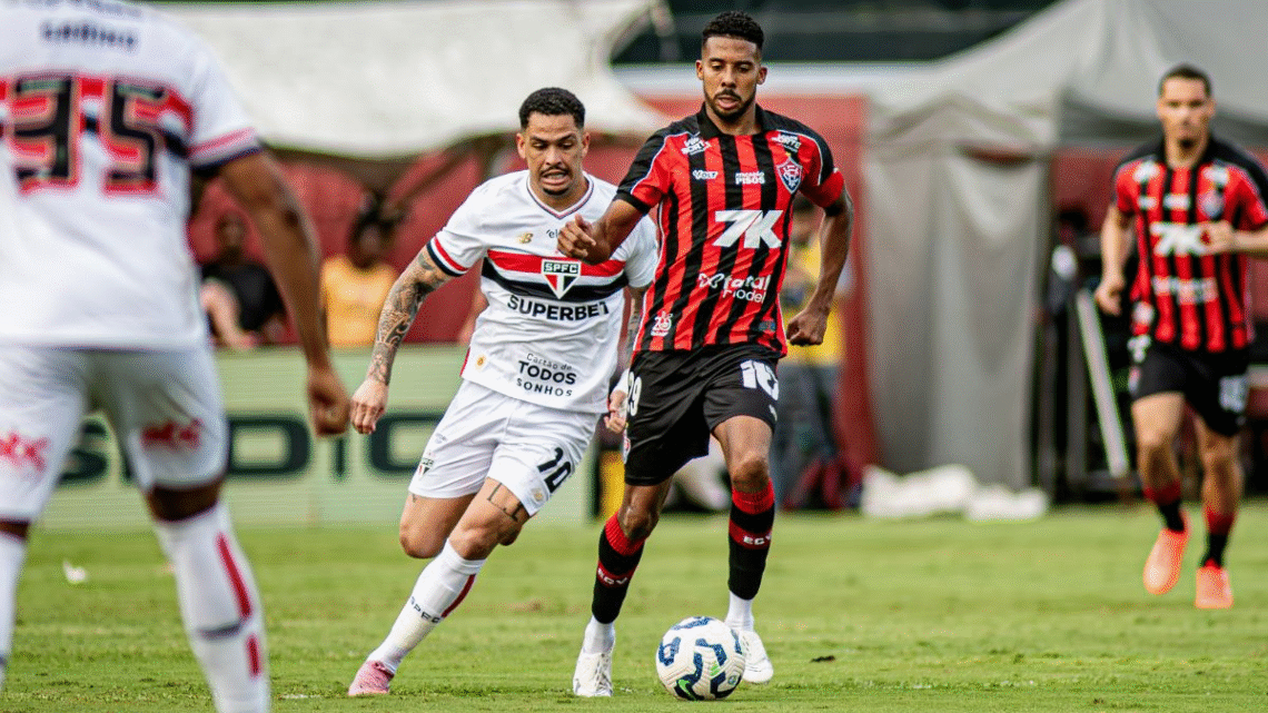Vitória x São Paulo: onde assistir e escalações do jogo no Brasileirão