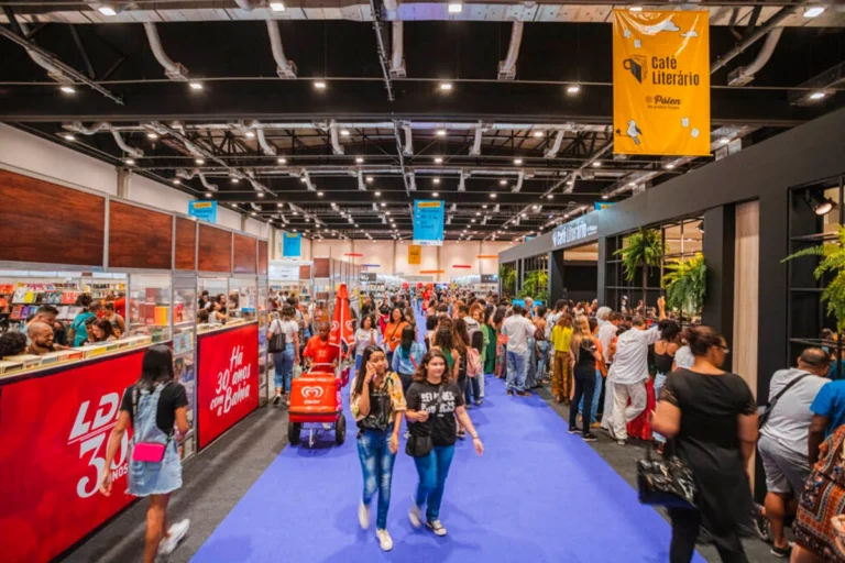 Bienal do Livro: saiba como professores garantem entrada e vales