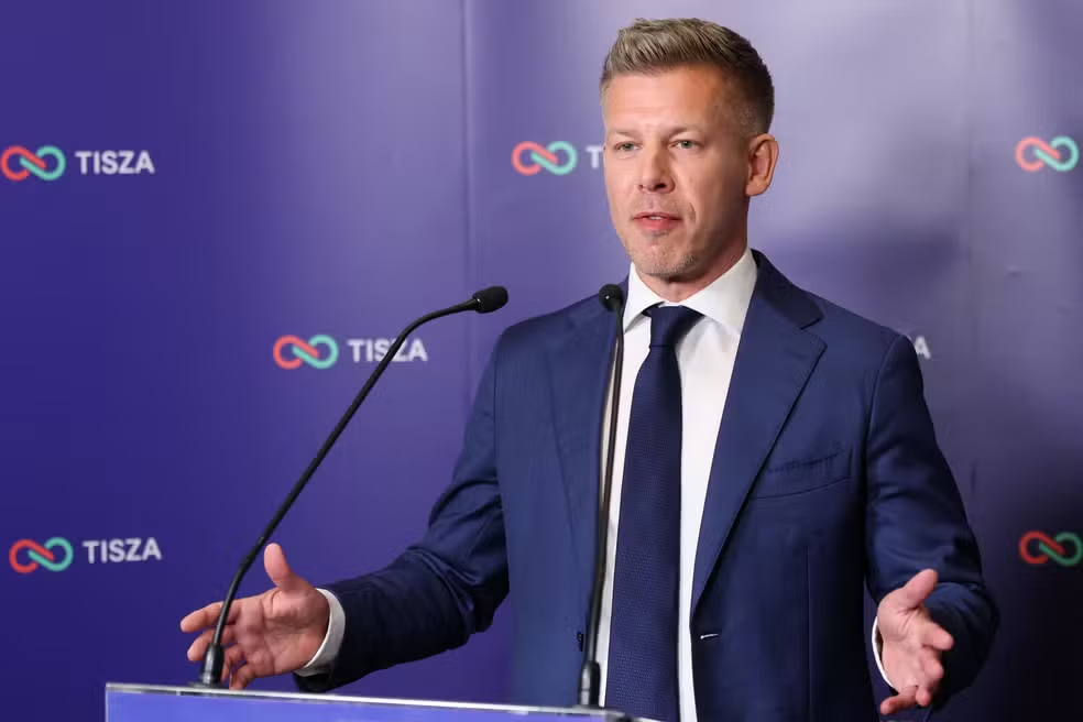 Peter Magyar, líder do partido da oposição Tisza, eleito na Hungri — Foto: REUTERS/Leonhard Foeger